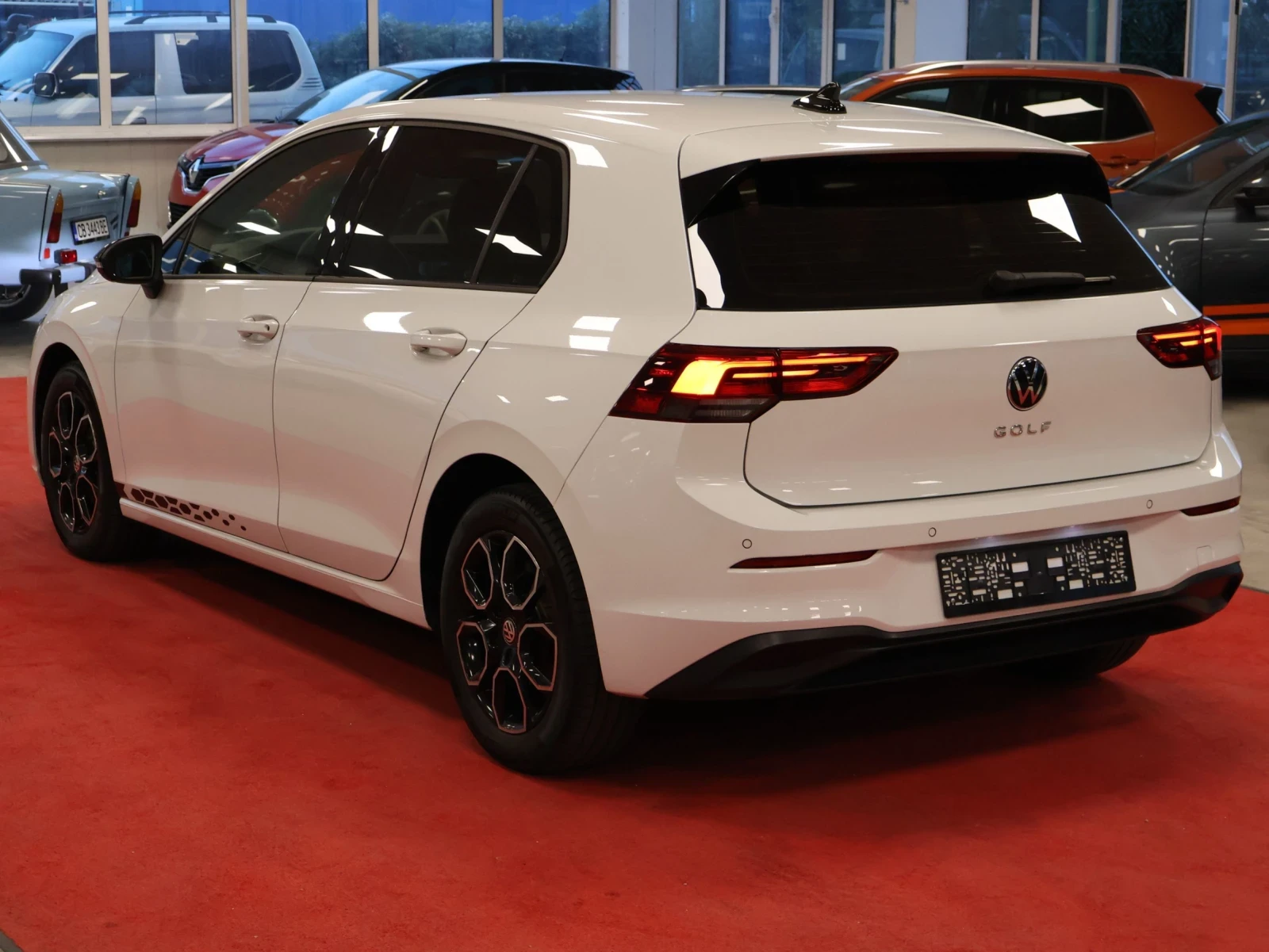 VW Golf VIII | 2.0TDI | 6MT | Life | Mobile.bg � ����������� 6