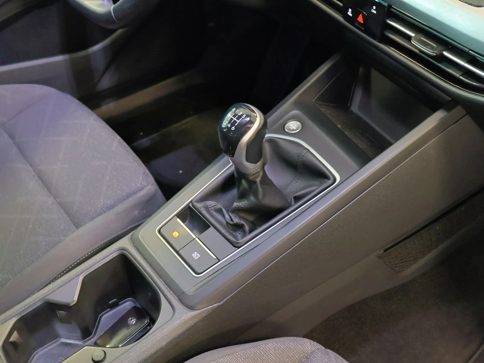 VW Golf VIII | 2.0TDI | 6MT | Life, снимка 12 - Автомобили и джипове - 55770600
