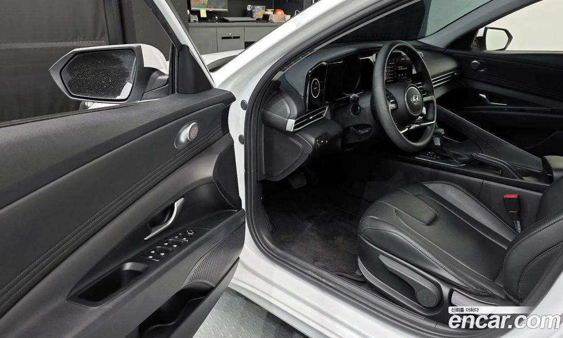 Hyundai Elantra 1.6 Smart, снимка 10 - Автомобили и джипове - 56155793