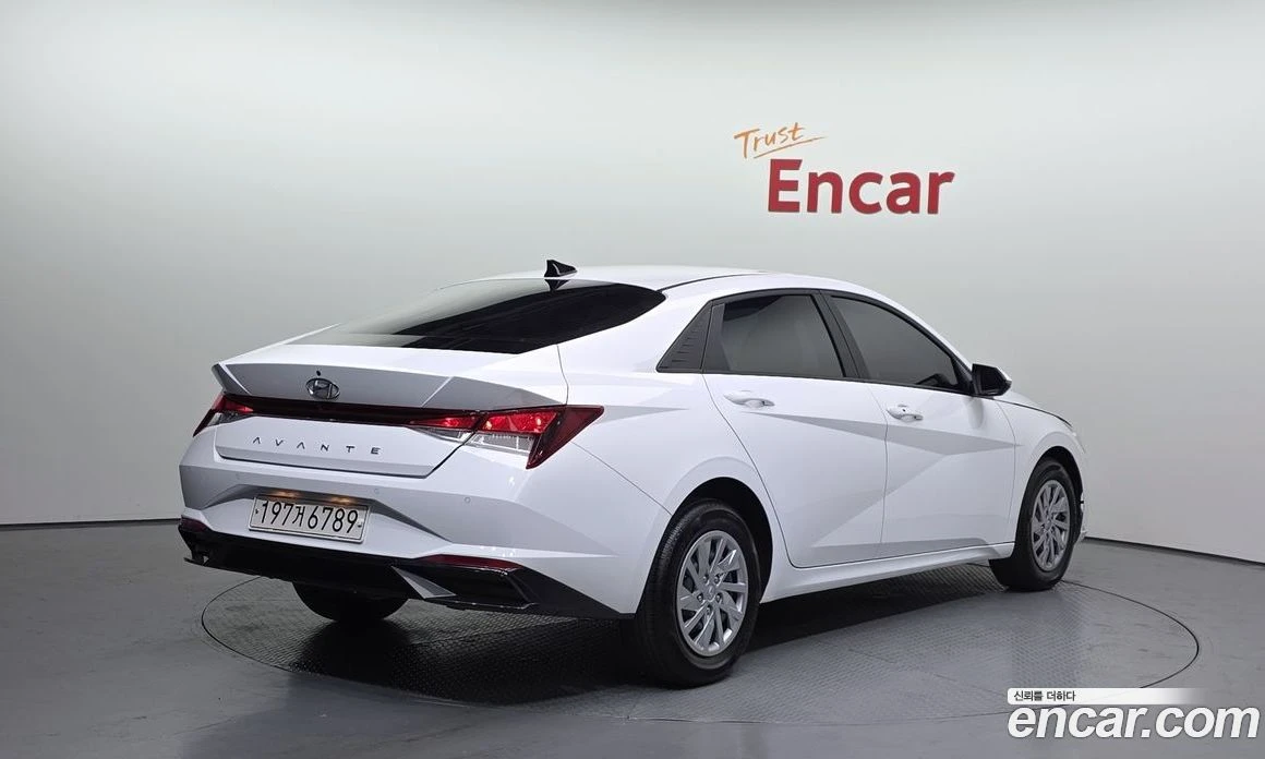Hyundai Elantra 1.6 Smart, снимка 2 - Автомобили и джипове - 56155793