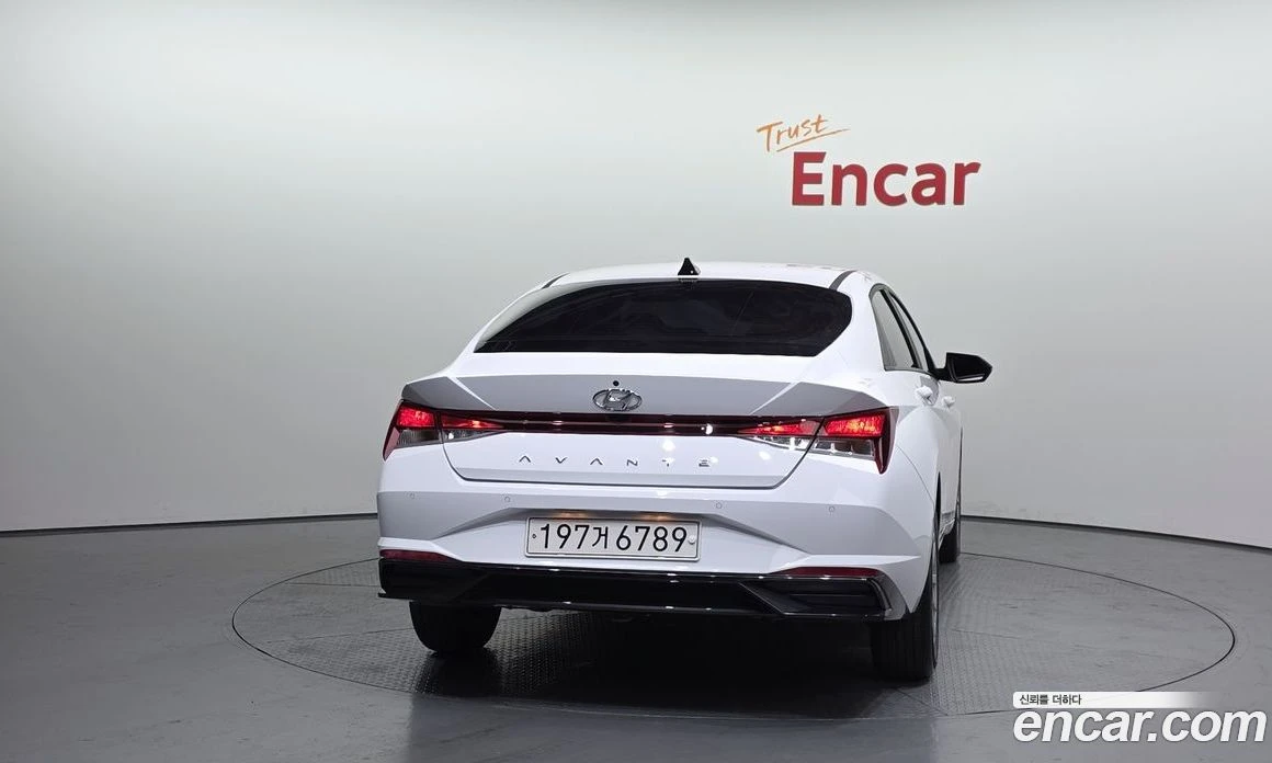Hyundai Elantra 1.6 Smart, снимка 4 - Автомобили и джипове - 56155793
