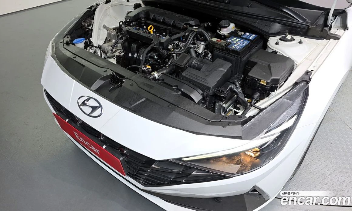 Hyundai Elantra 1.6 Smart, снимка 6 - Автомобили и джипове - 56155793