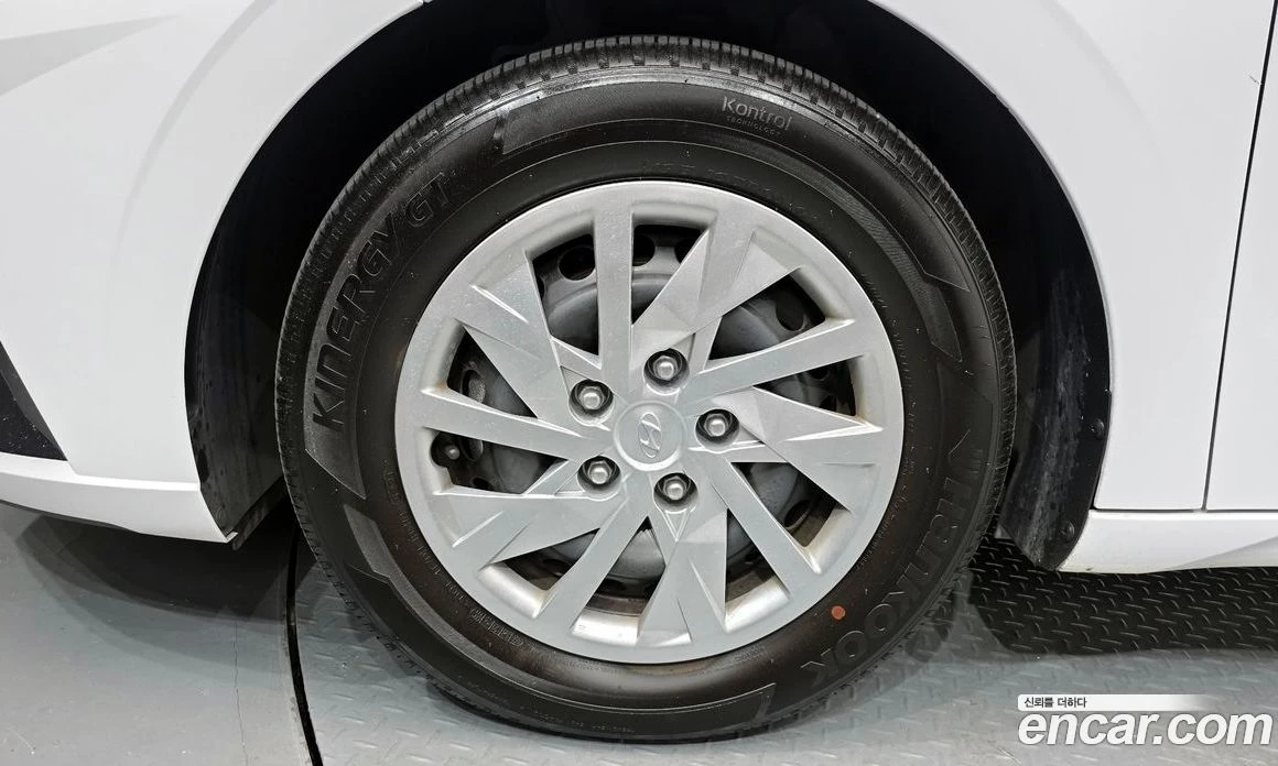 Hyundai Elantra 1.6 Smart, снимка 5 - Автомобили и джипове - 56155793