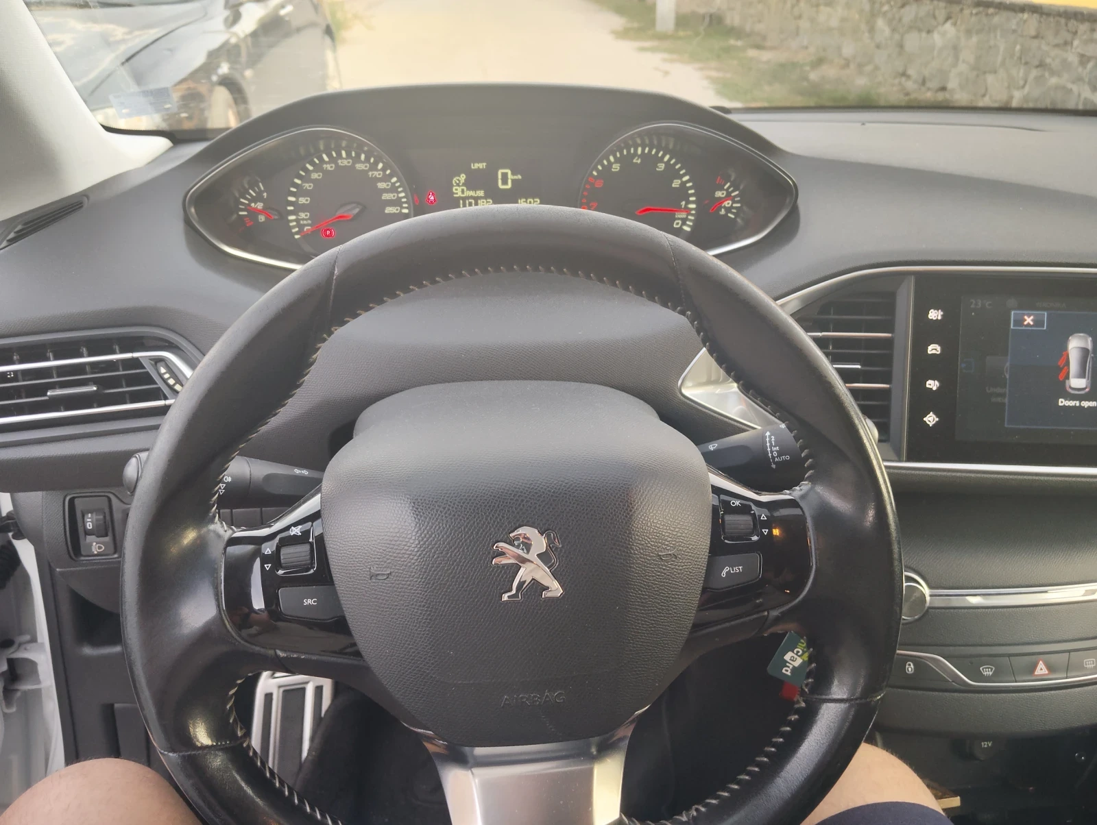 Peugeot 308 1.2 Турбо Style, снимка 11 - Автомобили и джипове - 56411708