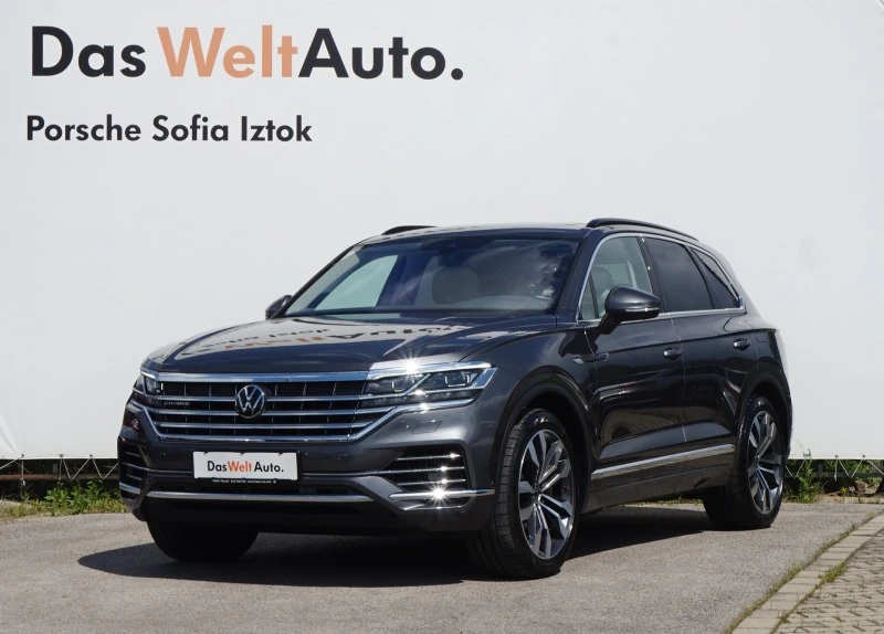 VW Touareg Elegance 3.0 V6 eHybrid 4MOTION, снимка 1 - Автомобили и джипове - 45934315