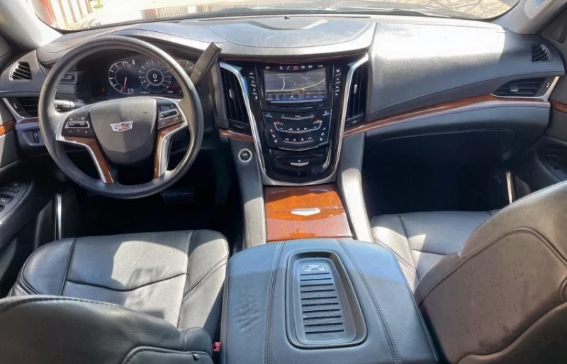 Cadillac Escalade, снимка 5 - Автомобили и джипове - 49274679