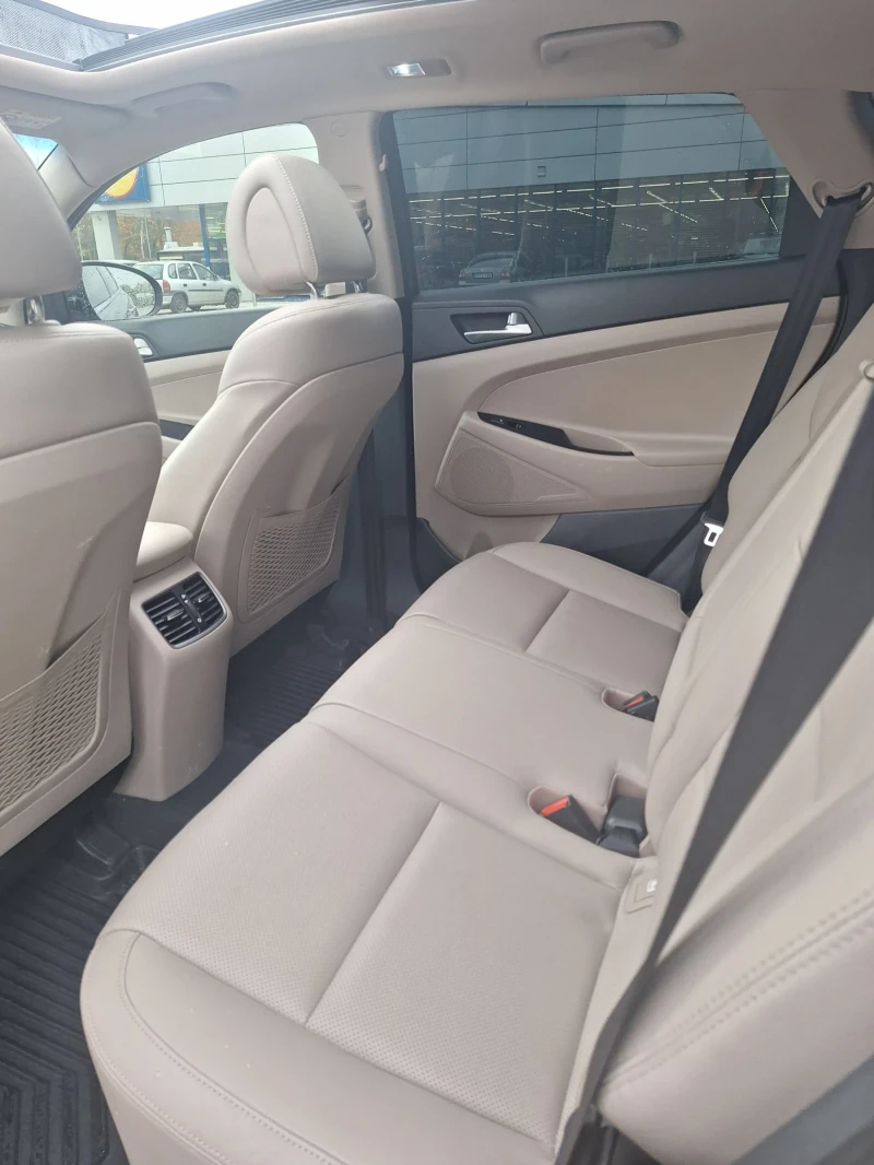 Hyundai Tucson, снимка 11 - Автомобили и джипове - 52334528
