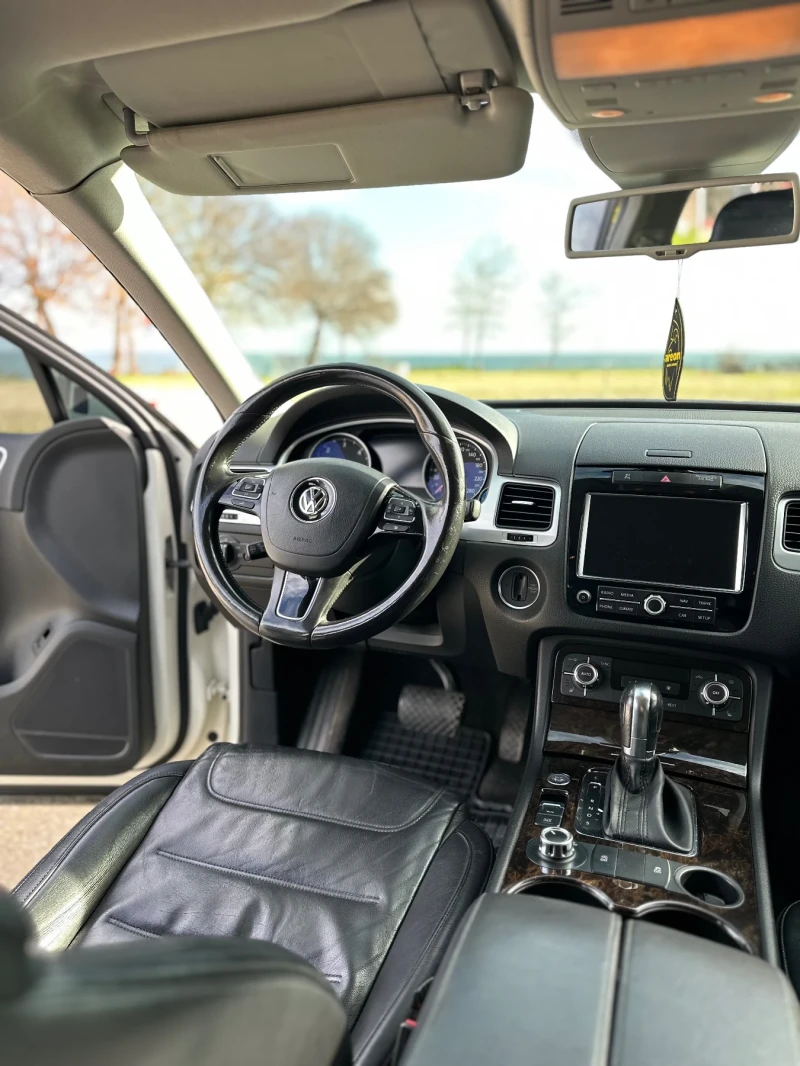 VW Touareg, снимка 10 - Автомобили и джипове - 52567365