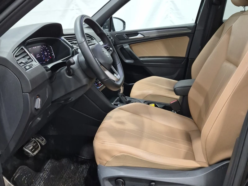 VW Tiguan R-LINE BLACK EDITION| PANO| CARFAX| 4MOTION| , снимка 9 - Автомобили и джипове - 53432371