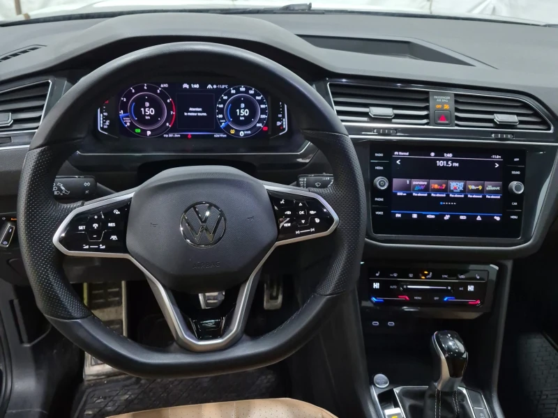 VW Tiguan R-LINE BLACK EDITION| PANO| CARFAX| 4MOTION| , снимка 12 - Автомобили и джипове - 53432371