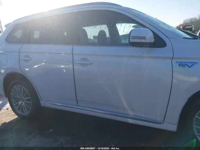 Mitsubishi Outlander PHEV GT S-AWC, снимка 7 - Автомобили и джипове - 53424271