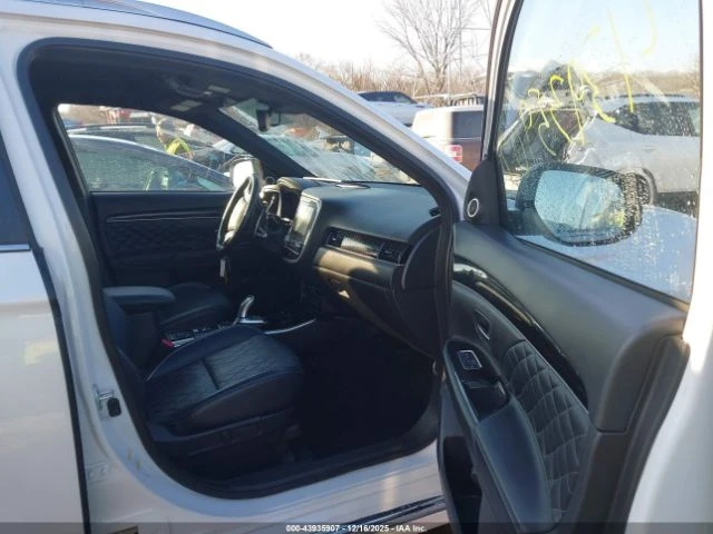 Mitsubishi Outlander PHEV GT S-AWC, снимка 10 - Автомобили и джипове - 53424271