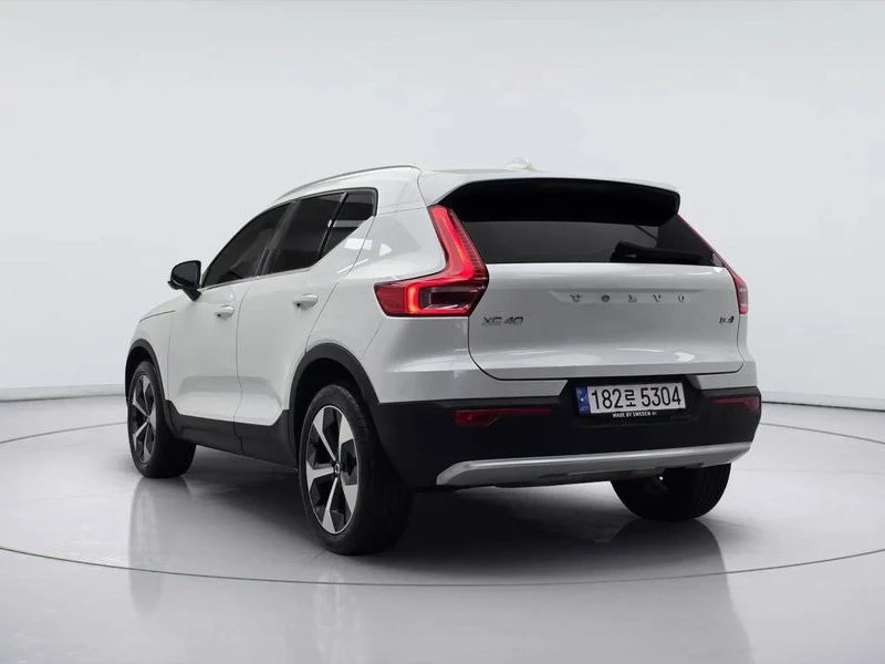 Volvo XC40 * B4Ultimate Bright* ПОДГРЕВ* МЕМОРИ* , снимка 4 - Автомобили и джипове - 55583422