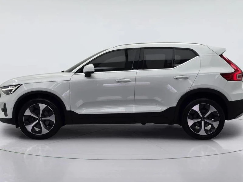Volvo XC40 * B4Ultimate Bright* ПОДГРЕВ* МЕМОРИ* , снимка 3 - Автомобили и джипове - 55583422
