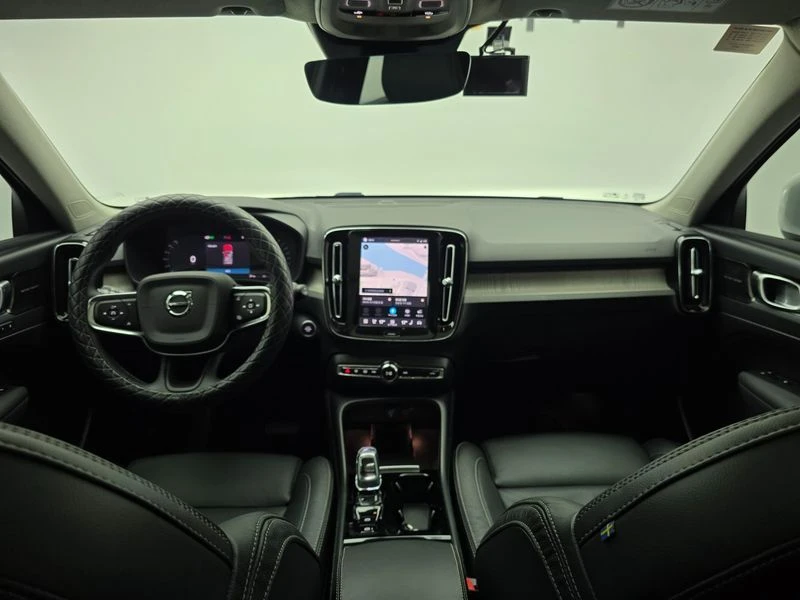 Volvo XC40 * B4Ultimate Bright* ПОДГРЕВ* МЕМОРИ* , снимка 8 - Автомобили и джипове - 55583422