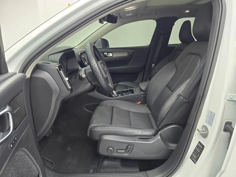 Volvo XC40 * B4Ultimate Bright* ПОДГРЕВ* МЕМОРИ* , снимка 9 - Автомобили и джипове - 55583422