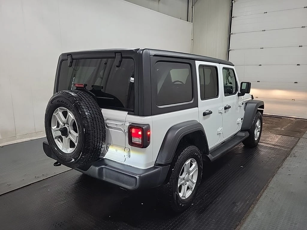 Jeep Wrangler * UNLIMITED SPORT * CARFAX *  - изображение 3