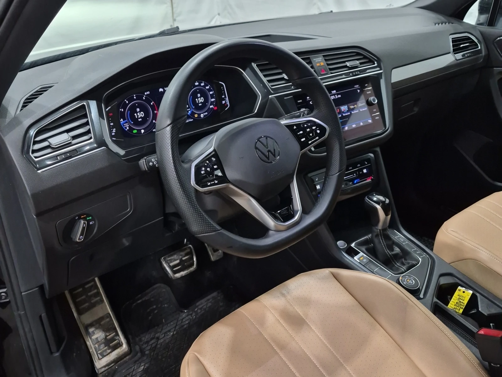 VW Tiguan R-LINE BLACK EDITION| PANO| CARFAX| 4MOTION|  - изображение 10