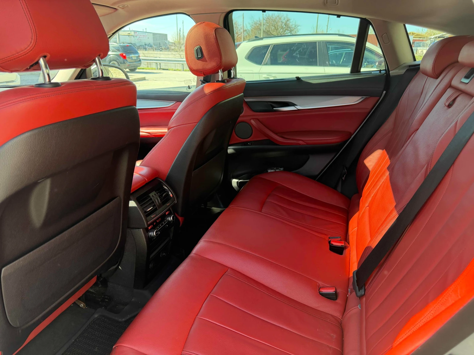 BMW X6 ДИГИТАЛНО* ТАБЛО* 360КАМЕРА* LANE* ASSIST* ПОДГРЕВ, снимка 9 - Автомобили и джипове - 54236575