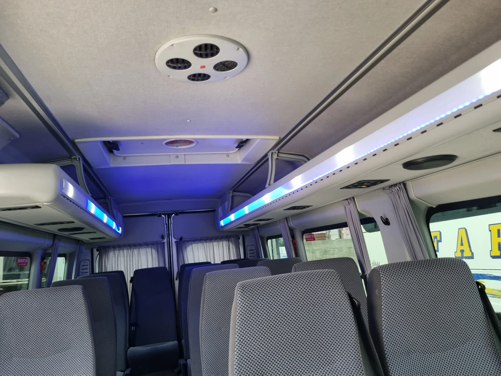 Peugeot Boxer 3.0   17 места - изображение 5