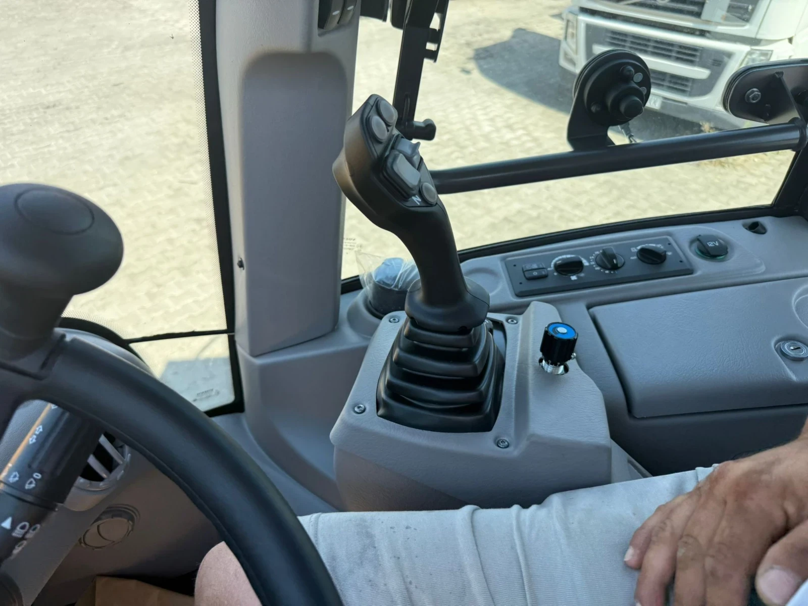 Челен товарач Volvo L45H  - изображение 7