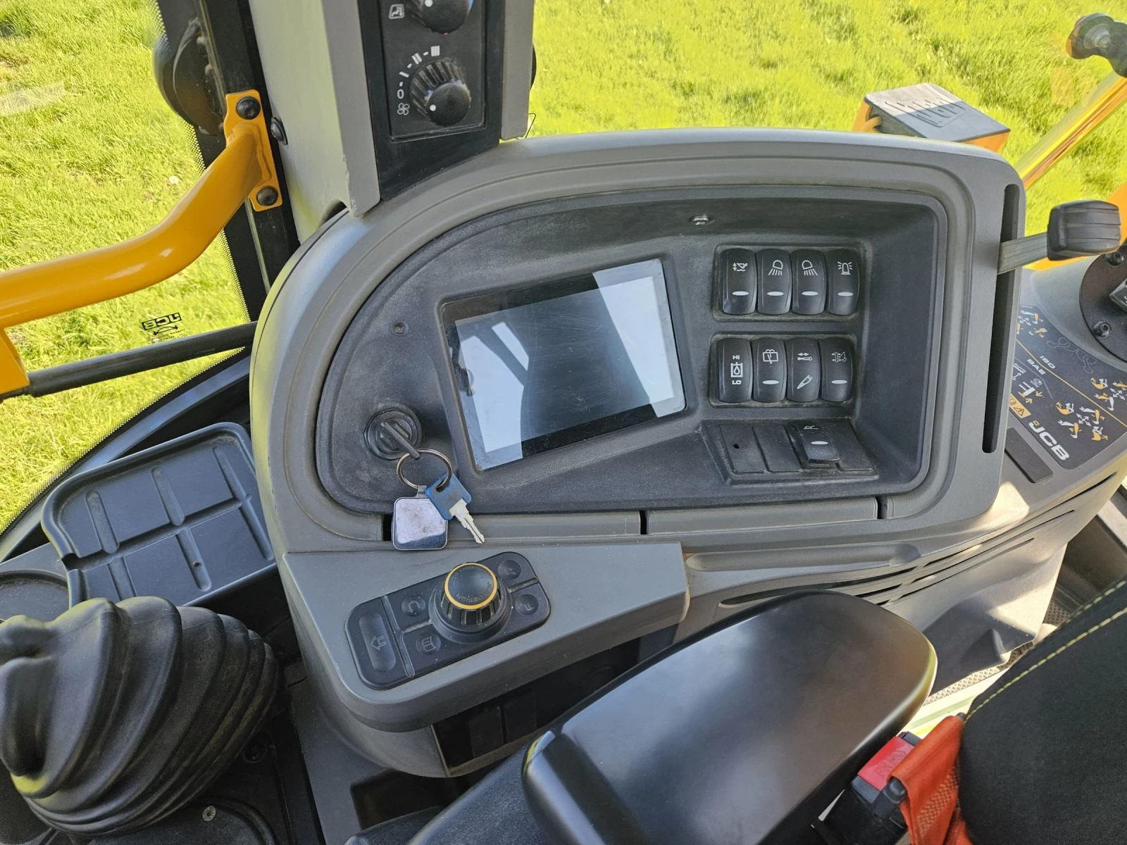Багер JCB 4CX, снимка 7 - Индустриална техника - 54419773