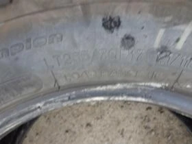 Гуми Зимни 235/70R17, снимка 5