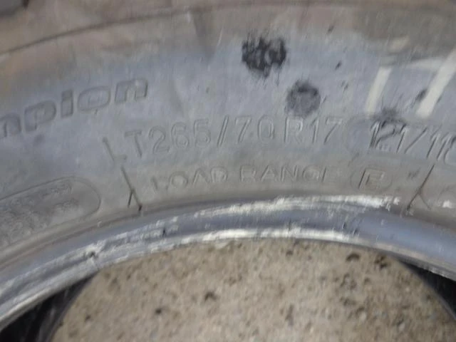 Гуми Зимни 235/70R17, снимка 5 - Гуми и джанти - 21424675