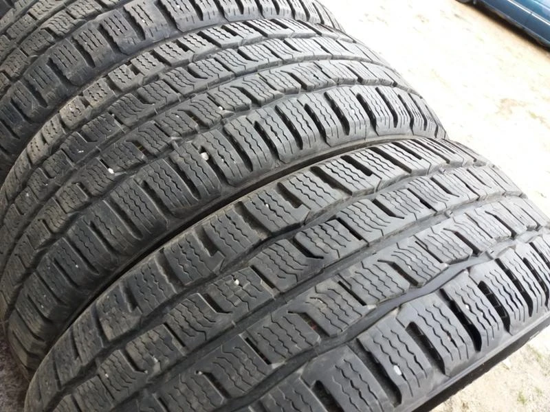 Гуми Зимни 215/60R17, снимка 2 - Гуми и джанти - 23526611