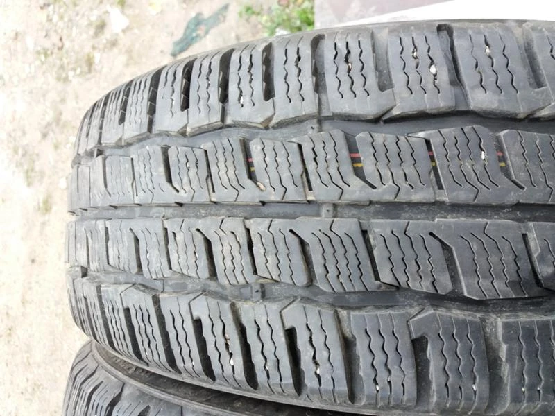 Гуми Зимни 215/60R17, снимка 4 - Гуми и джанти - 23526611