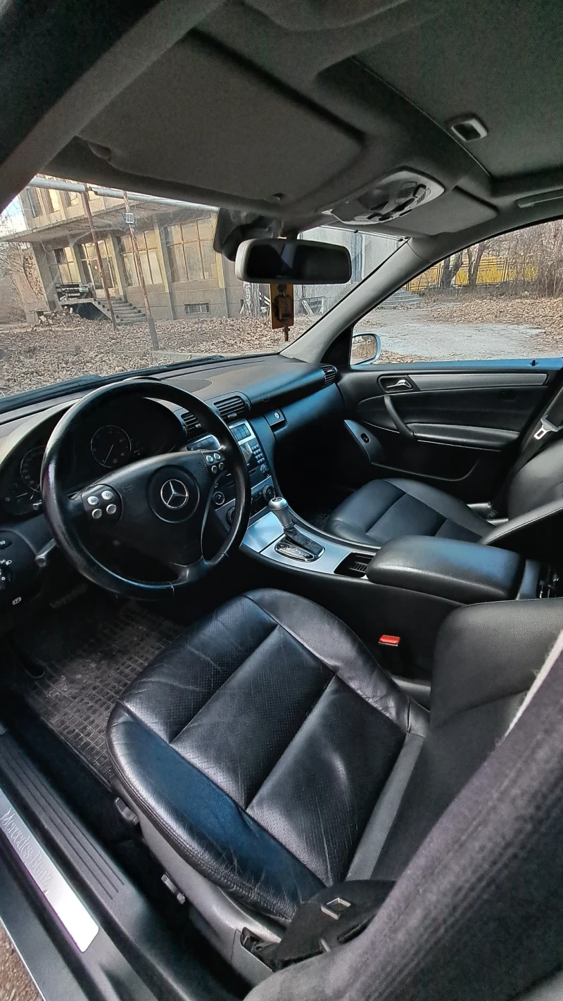 Mercedes-Benz C 320, снимка 16 - Автомобили и джипове - 48690655