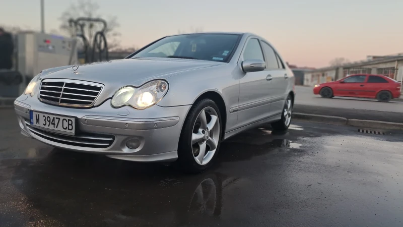 Mercedes-Benz C 320, снимка 4 - Автомобили и джипове - 48690655