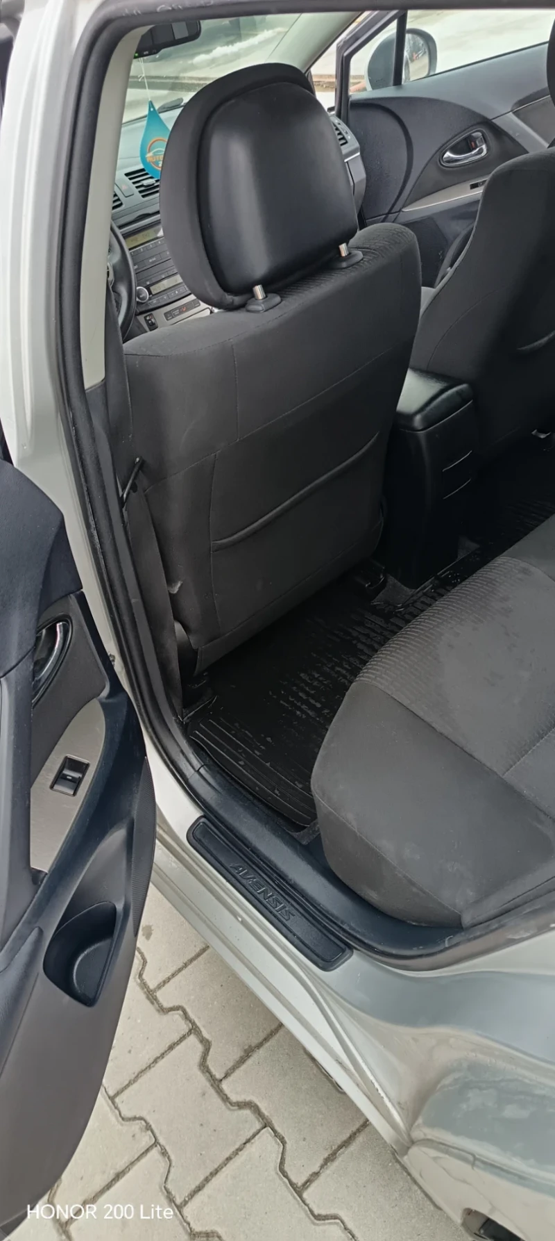 Toyota Avensis 2.0i 152кс, снимка 16 - Автомобили и джипове - 53357844