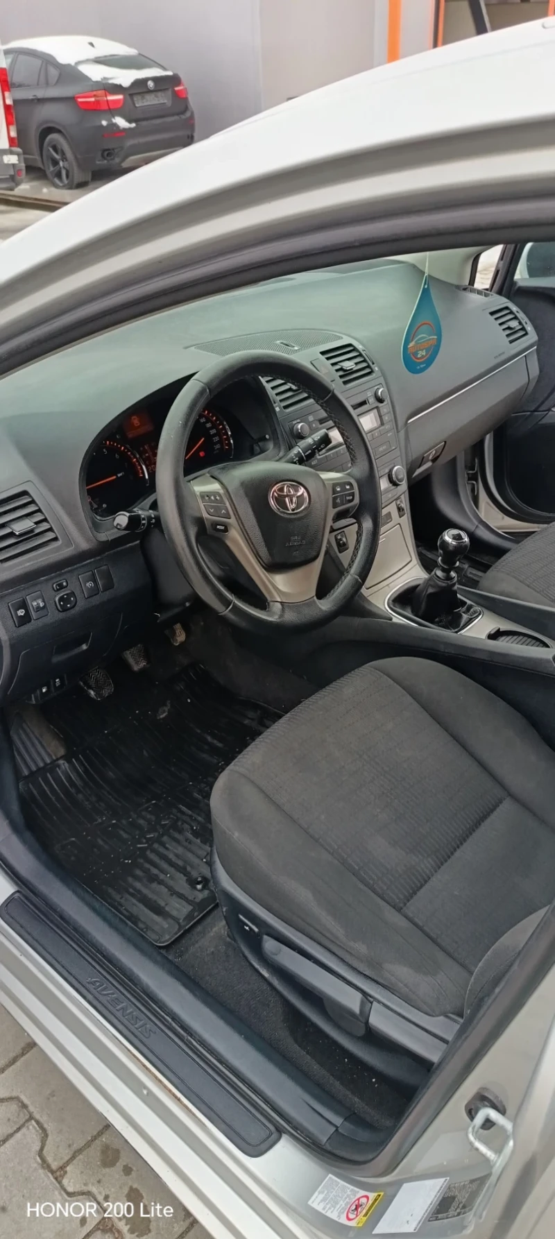 Toyota Avensis 2.0i 152кс, снимка 10 - Автомобили и джипове - 53357844