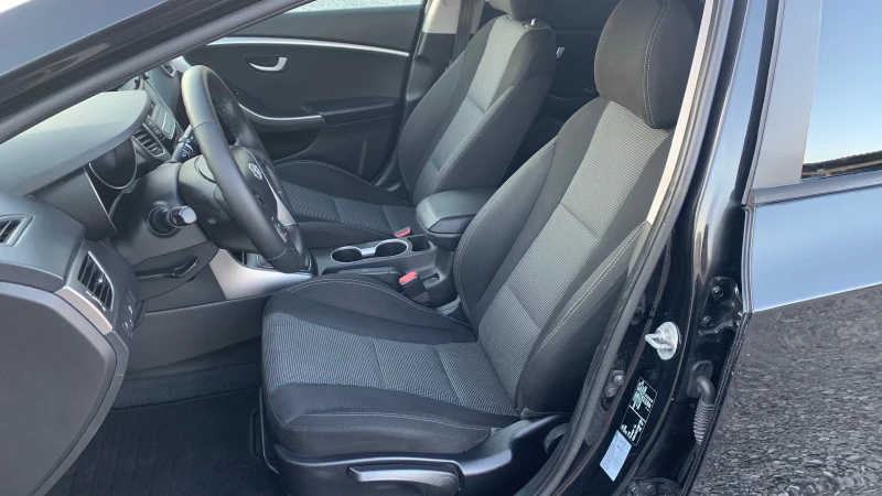 Hyundai I30 1.6crdi* 110hp, снимка 8 - Автомобили и джипове - 53359920