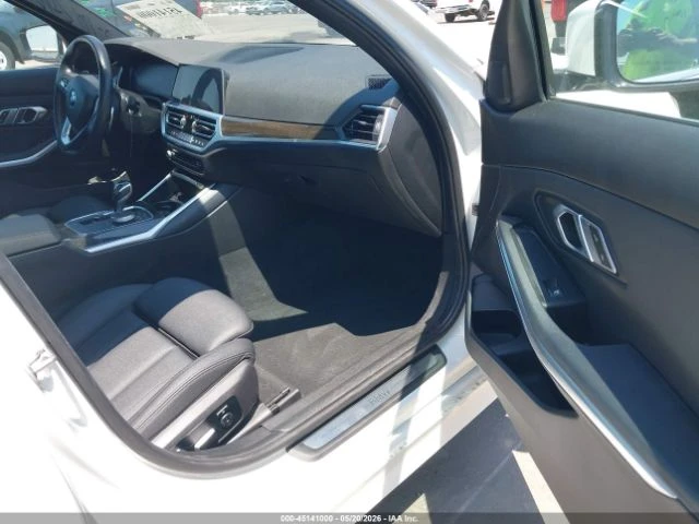 BMW 330 * xDrive* КОЖА* ПОДГРЕВ* ШИБИДАХ* LED* , снимка 10 - Автомобили и джипове - 54867338
