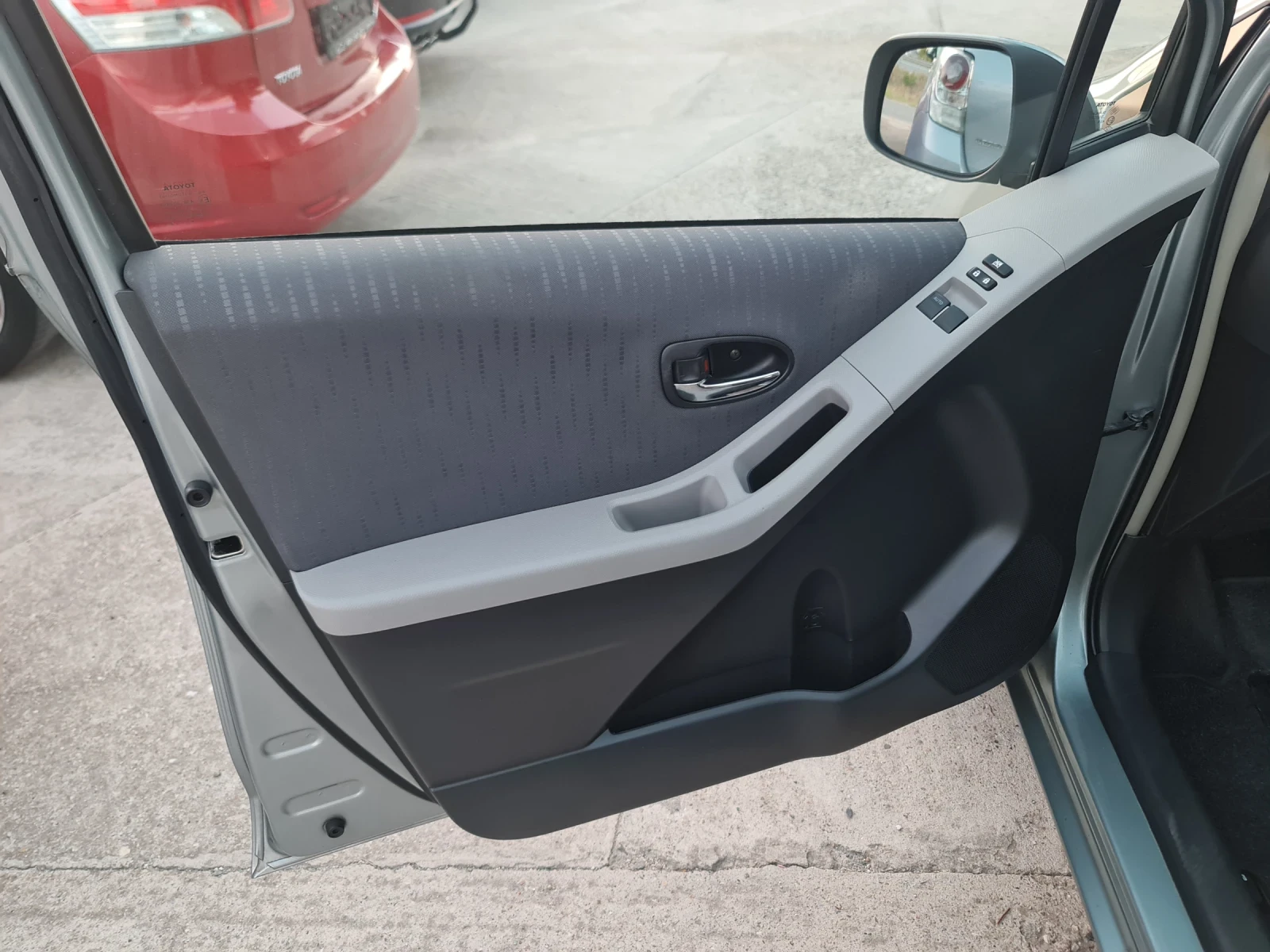 Toyota Yaris 1.33 Dual VVT-i Климатк Нови Гуми - изображение 5