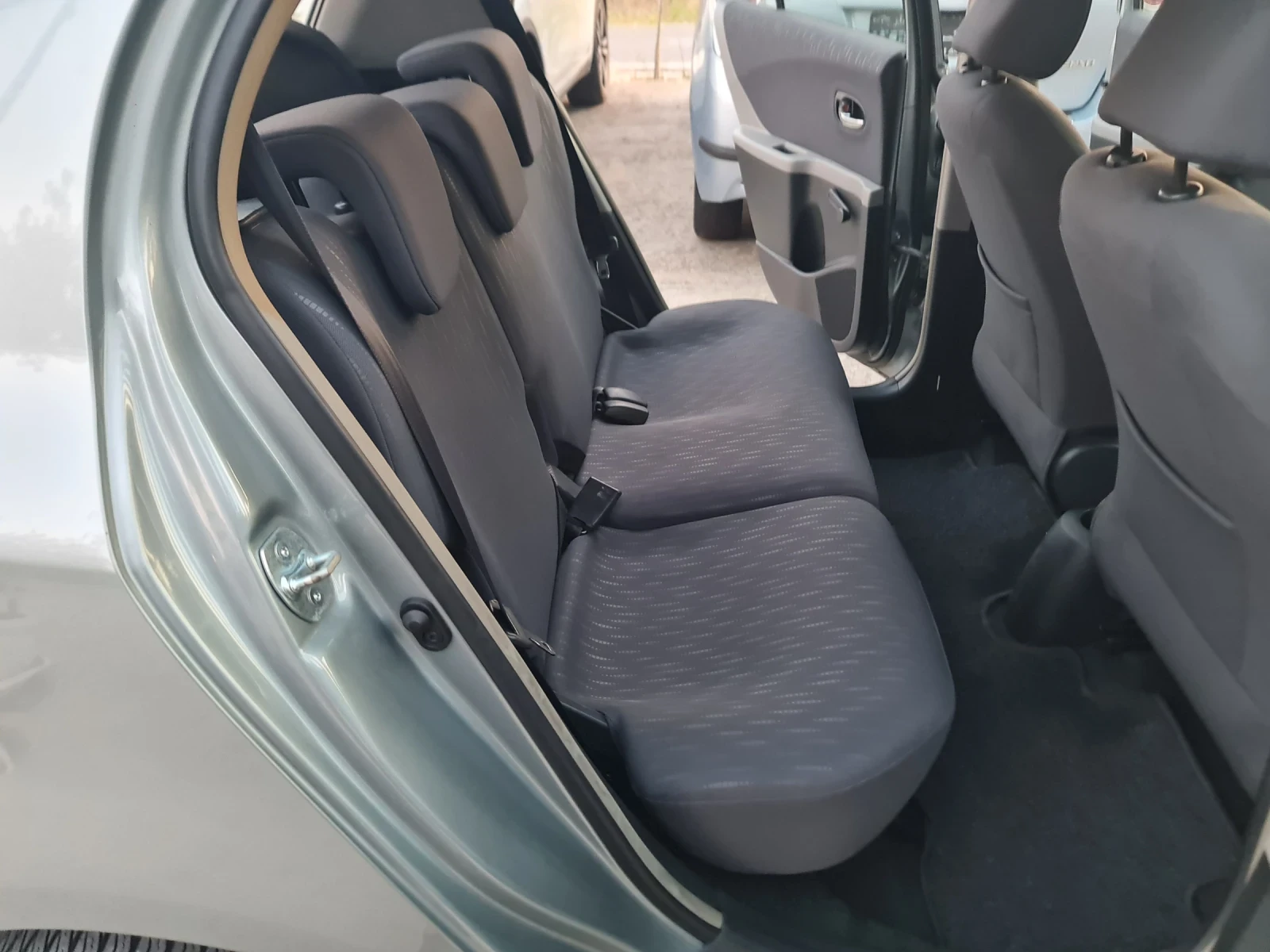 Toyota Yaris 1.33 Dual VVT-i Климатк Нови Гуми - изображение 10