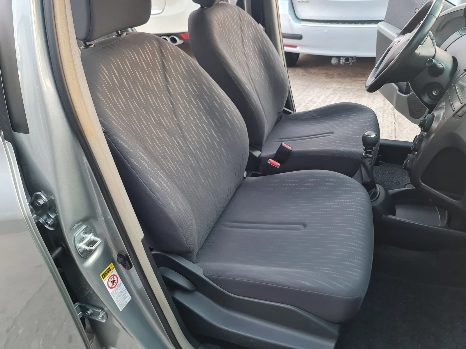 Toyota Yaris 1.33 Dual VVT-i Климатк Нови Гуми - изображение 8