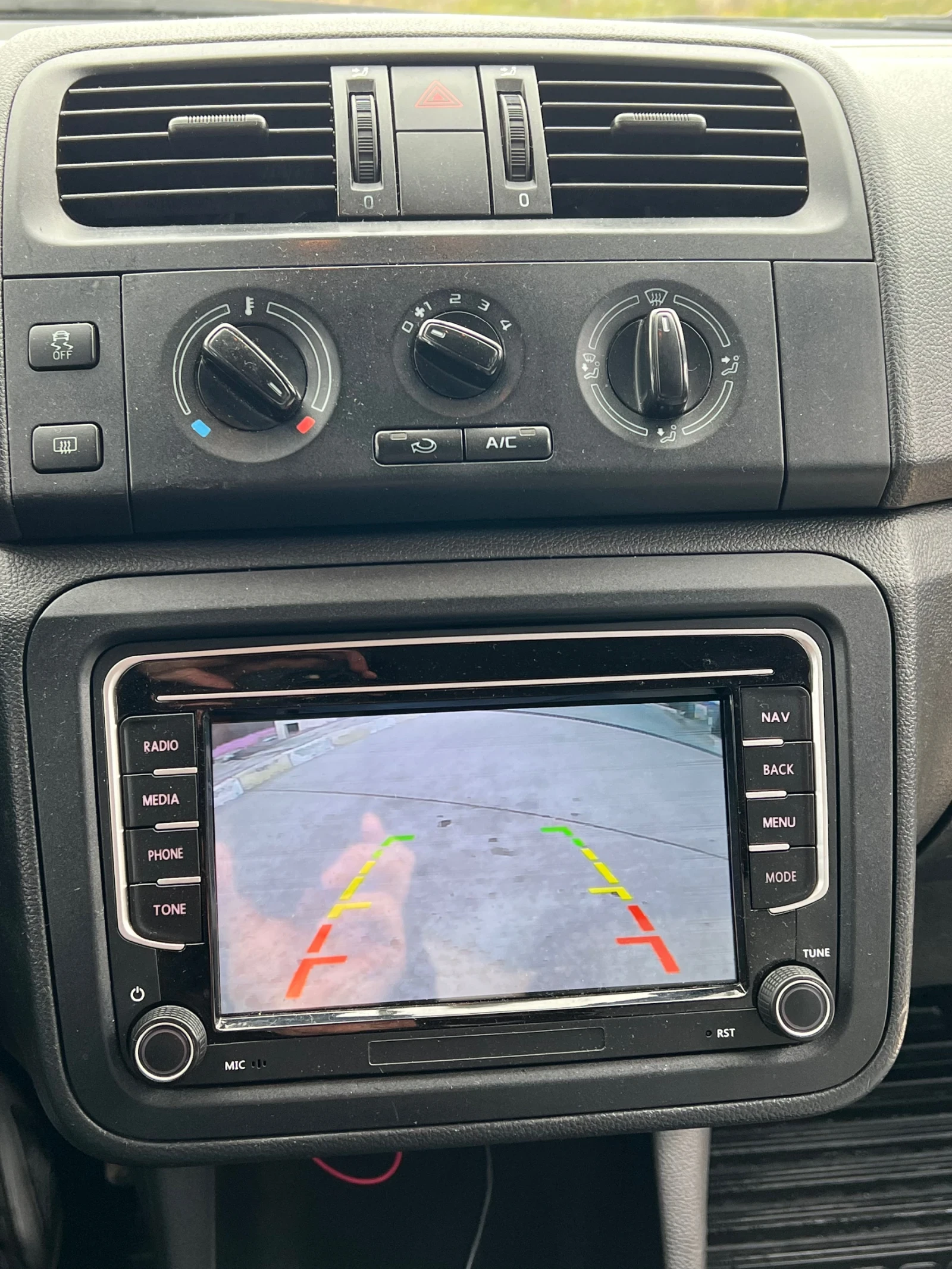 Skoda Fabia 1.2i, снимка 9 - Автомобили и джипове - 53903701