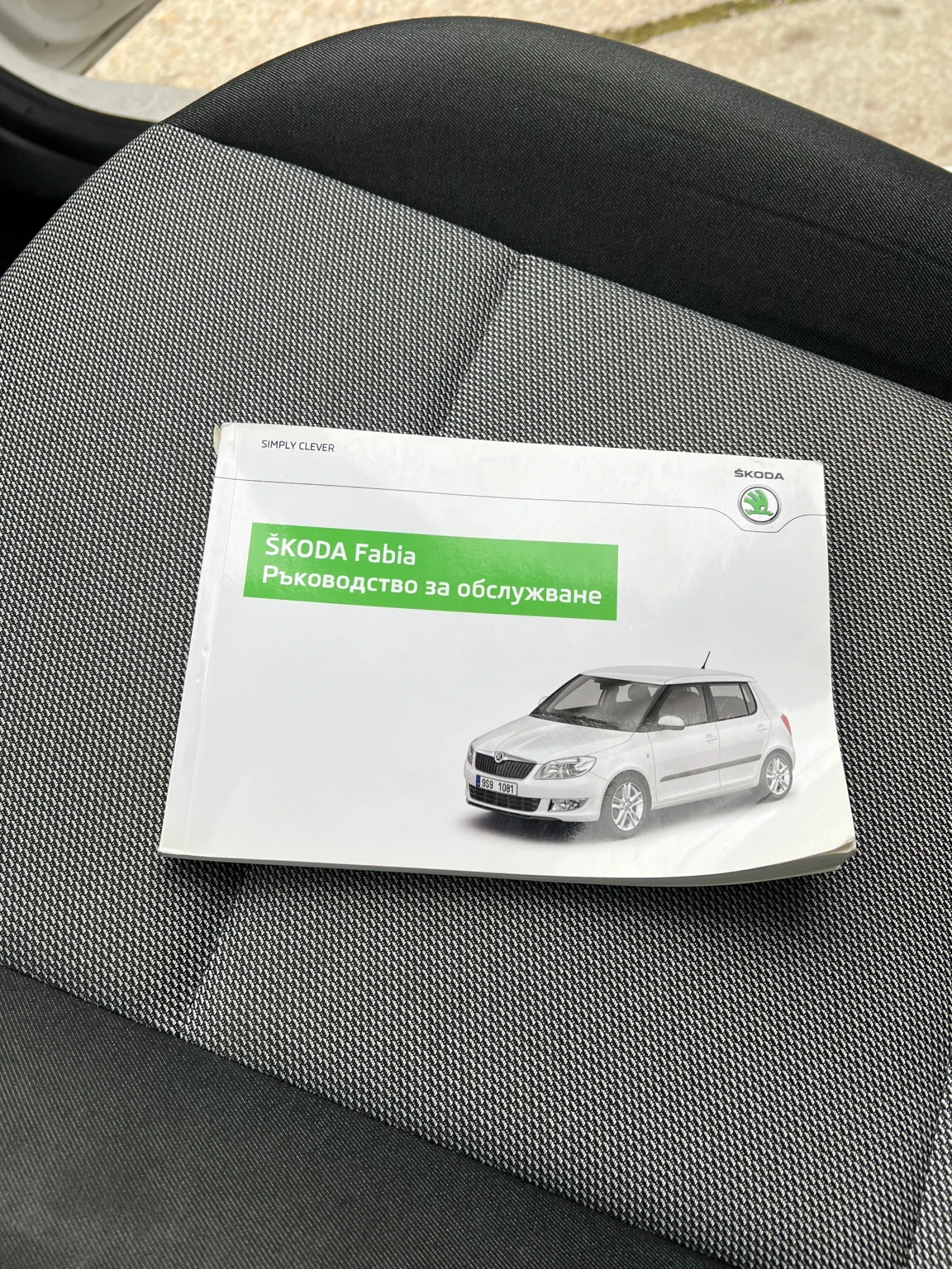 Skoda Fabia 1.2i, снимка 12 - Автомобили и джипове - 53903701