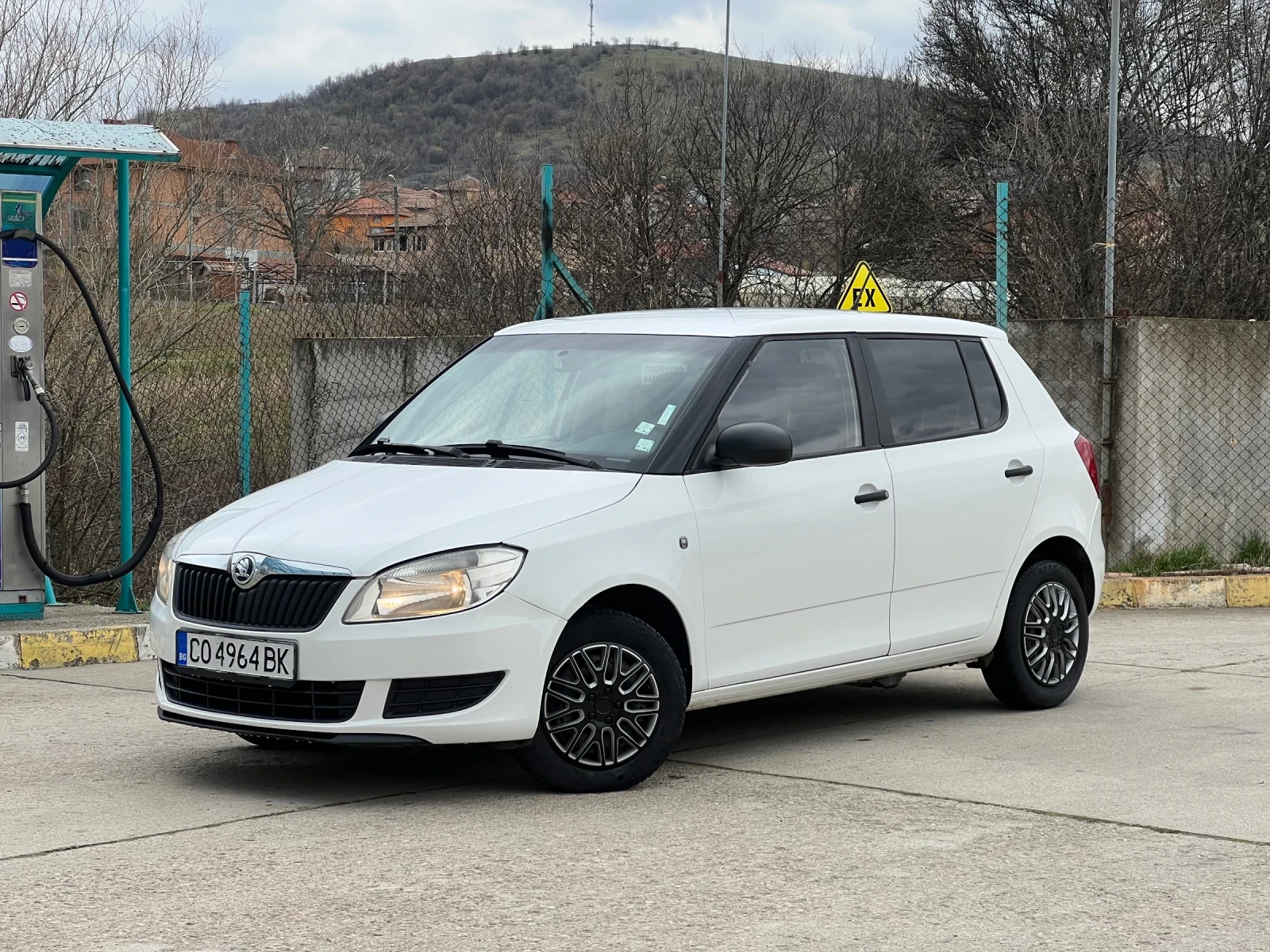 Skoda Fabia 1.2i, снимка 4 - Автомобили и джипове - 53903701