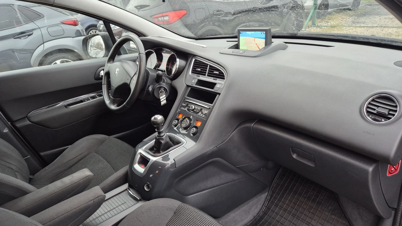 Peugeot 5008 1.6HDI НАВИ ЛЕД 7МЕСТА ЛИЗИНГ ВИДЕО , снимка 10 - Автомобили и джипове - 53978535