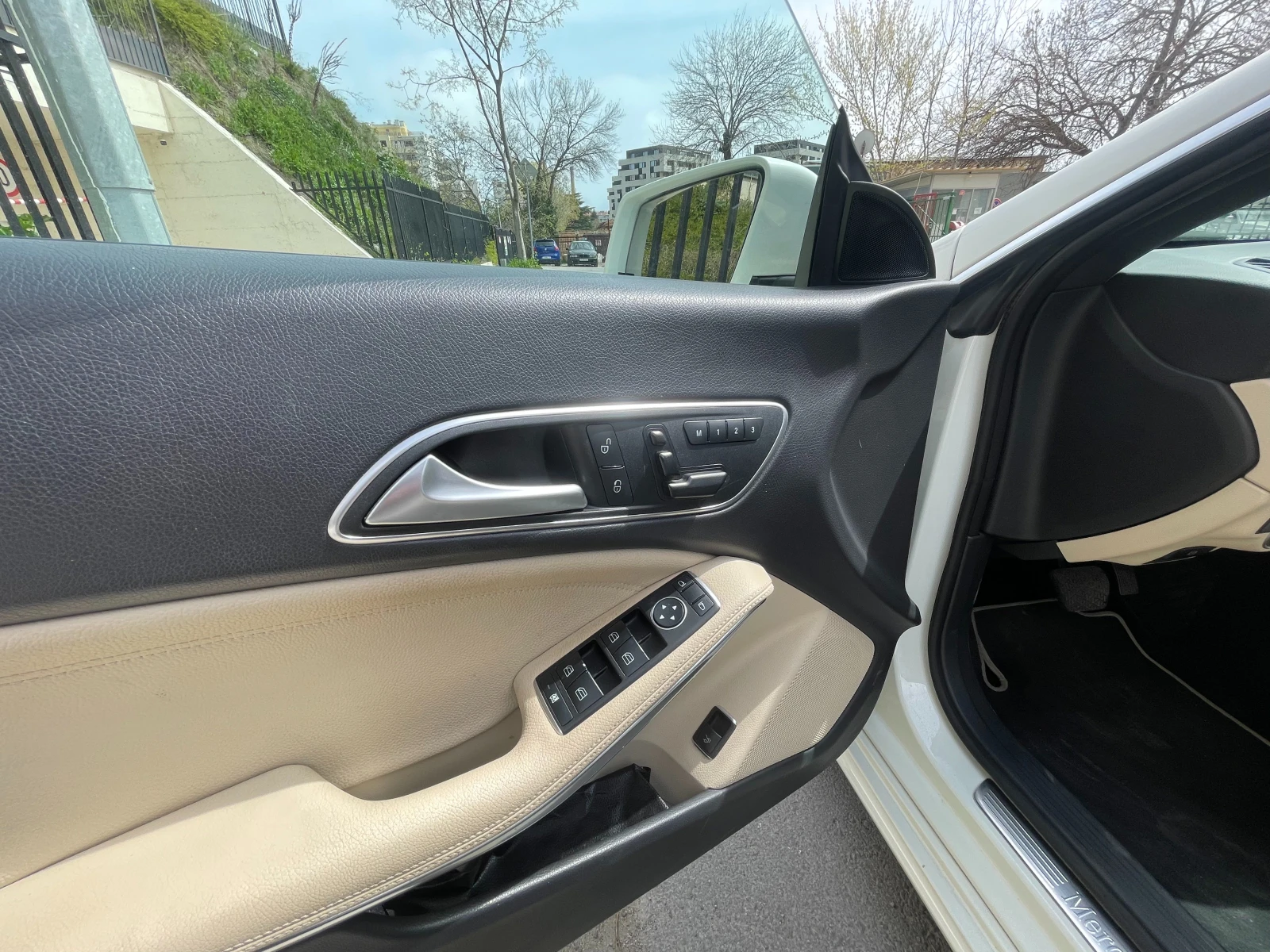 Mercedes-Benz CLA 250 | 4MATIC | PANORAMA | KEYLESS | CarPlay | 211к.с., снимка 17 - Автомобили и джипове - 54372368