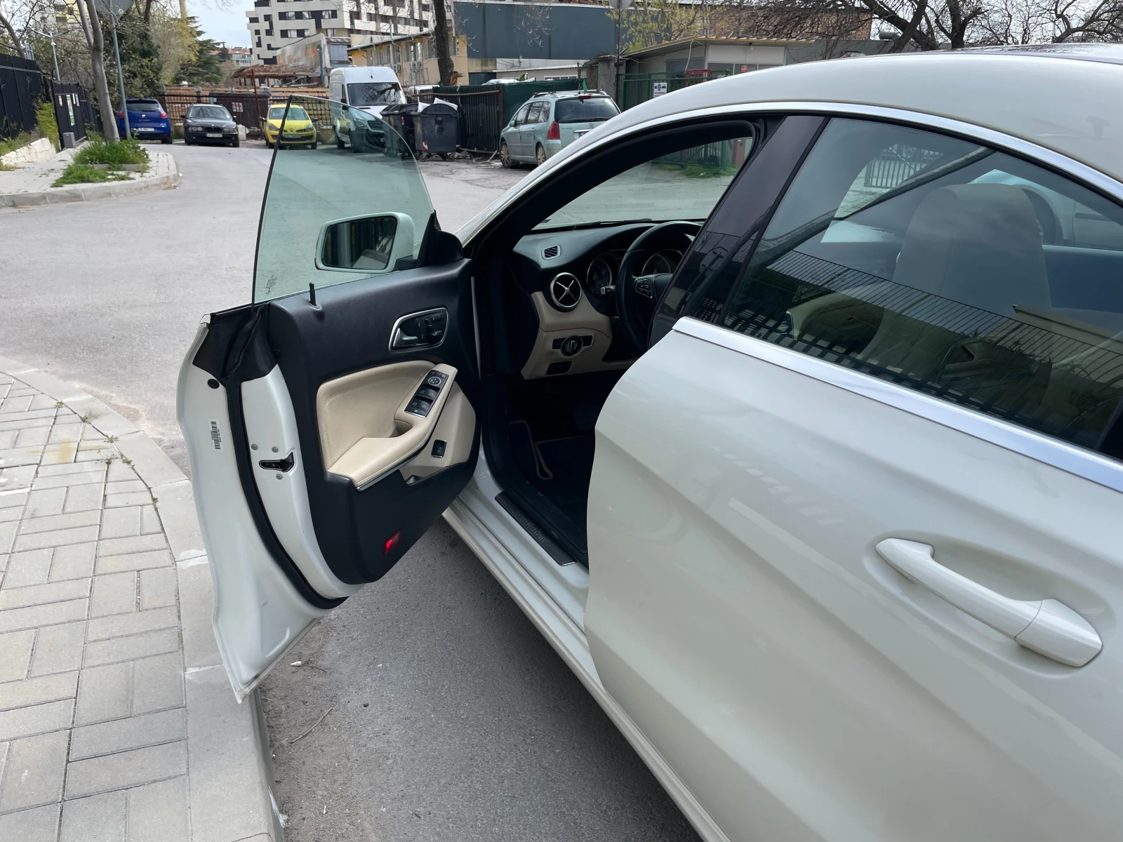 Mercedes-Benz CLA 250 | 4MATIC | PANORAMA | KEYLESS | CarPlay | 211к.с., снимка 7 - Автомобили и джипове - 54372368