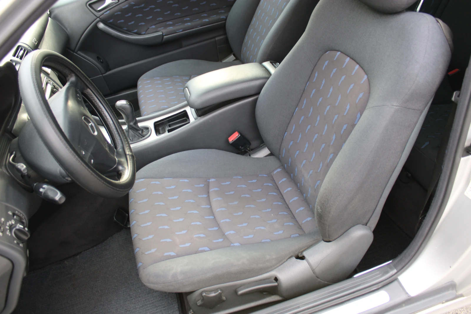 Mercedes-Benz C 180 Газов Инжекцион, снимка 6 - Автомобили и джипове - 54786342