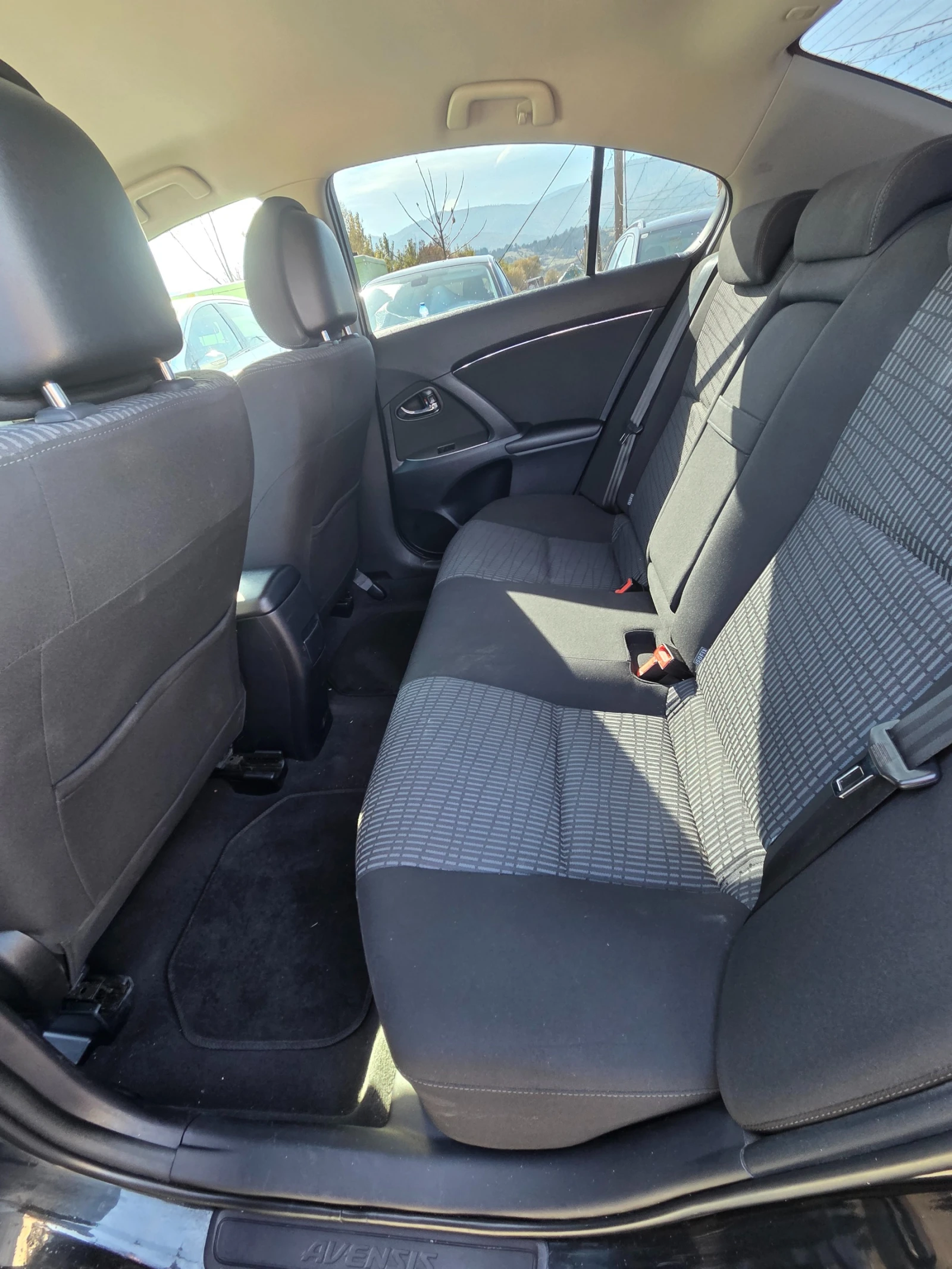 Toyota Avensis 1.8, снимка 12 - Автомобили и джипове - 56581003