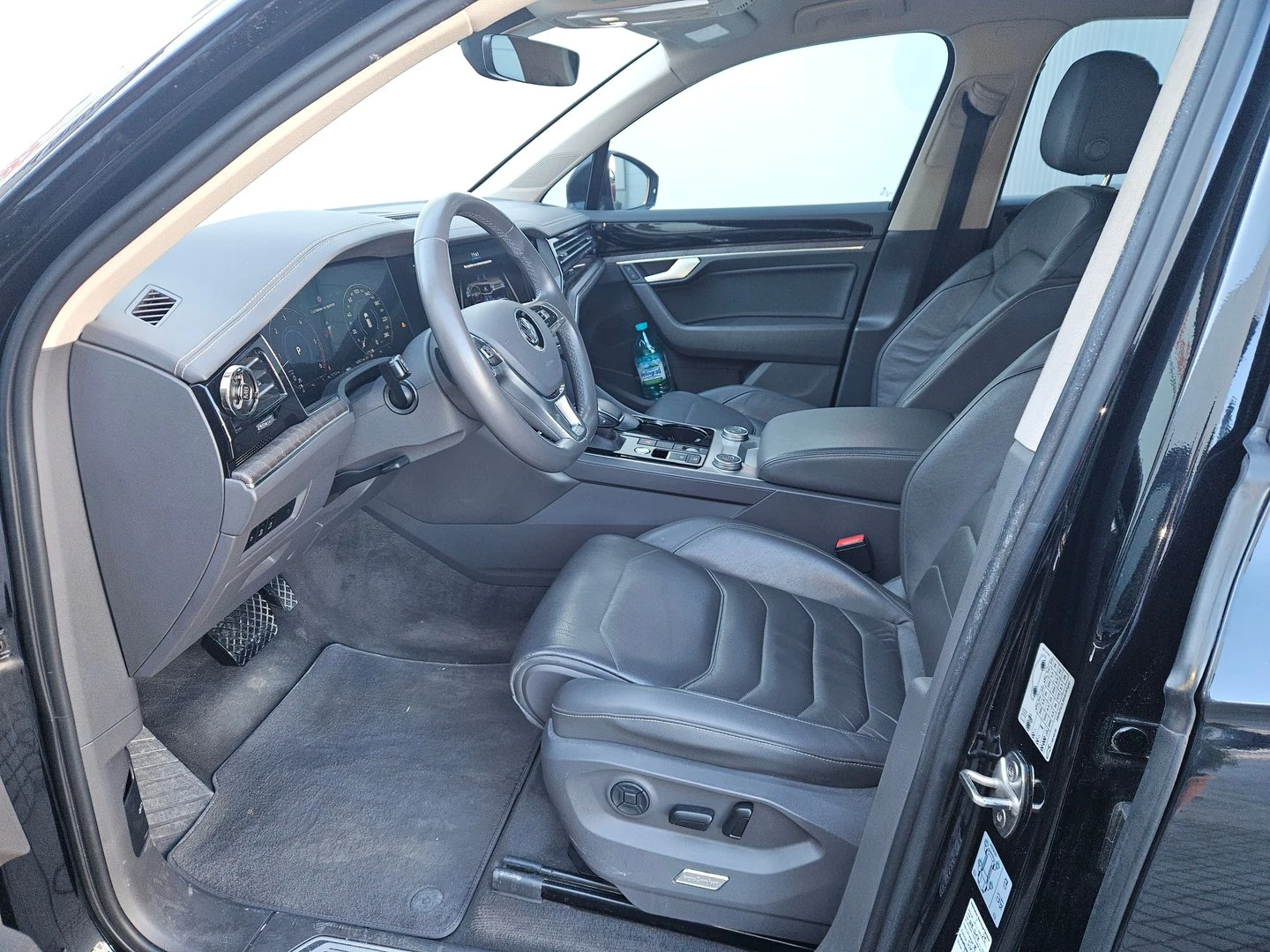 VW Touareg, снимка 6 - Автомобили и джипове - 54601576