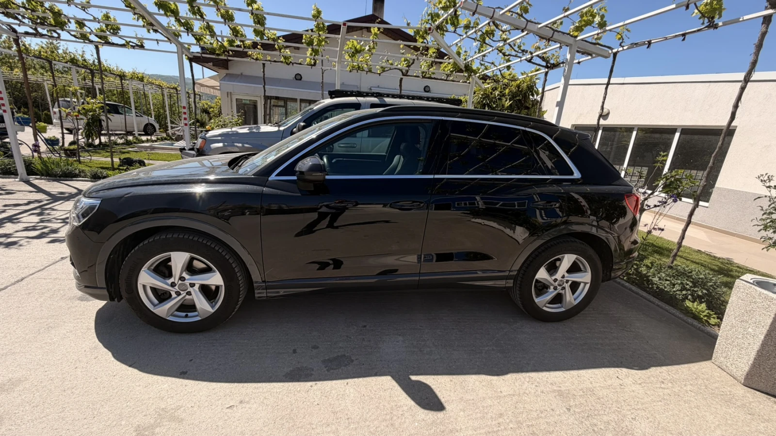 Audi Q3 2.0, снимка 2 - Автомобили и джипове - 54331023
