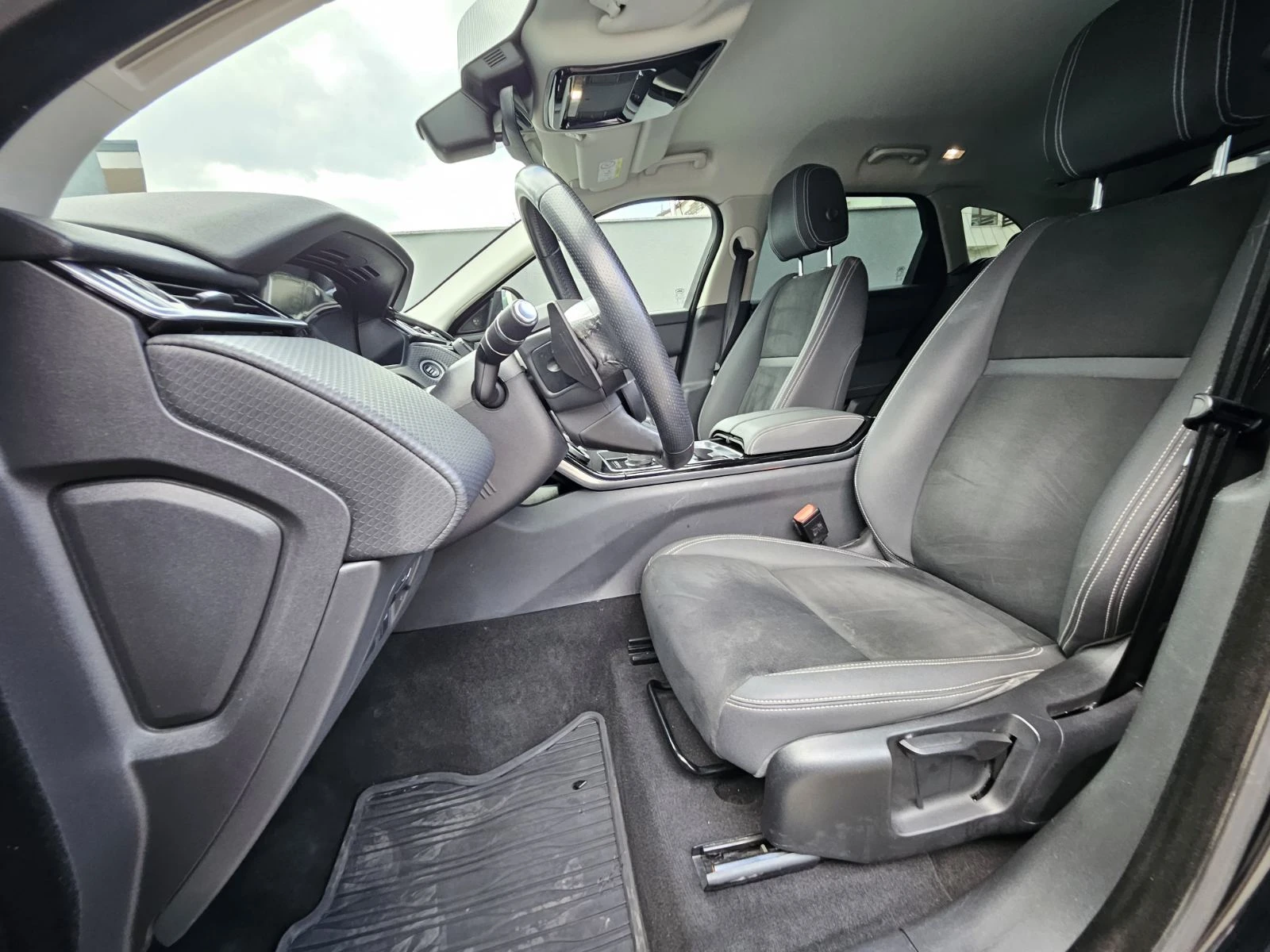 Land Rover Range Rover Velar D200, снимка 9 - Автомобили и джипове - 55403195